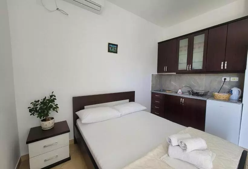 ペンション Guesthouse Redilka