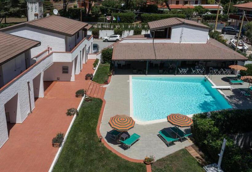 Elba Island Resort Pool & Tennis