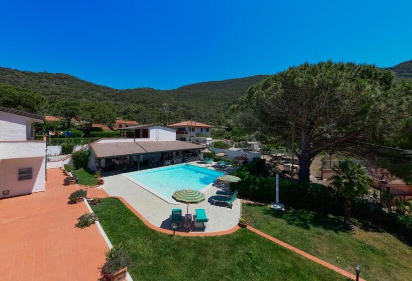 Elba Island Resort Pool & Tennis