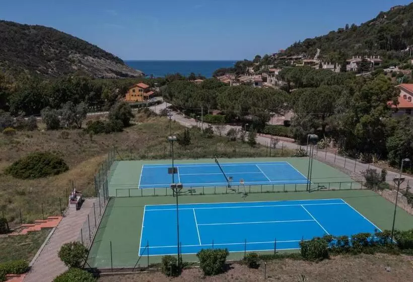 Elba Island Resort Pool & Tennis