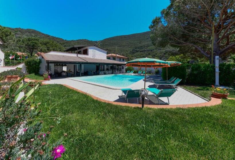 Elba Island Resort Pool & Tennis