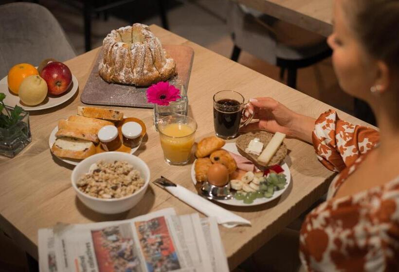 호텔 L  Hôtel & Spa Ribeauville  Haut Koenigsbourg