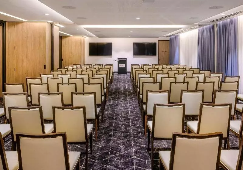 Hotelli Mövenpick  Hobart