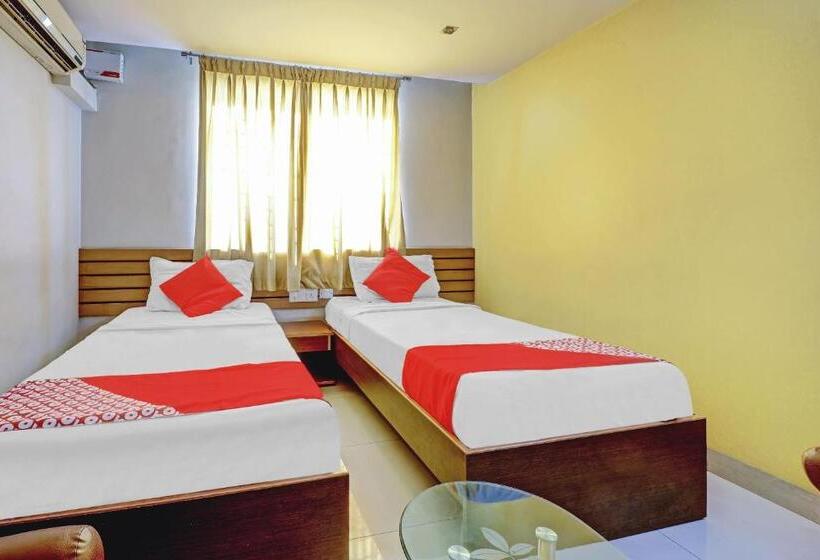 בית מלון כפרי Oyo 79381 Dm Residency