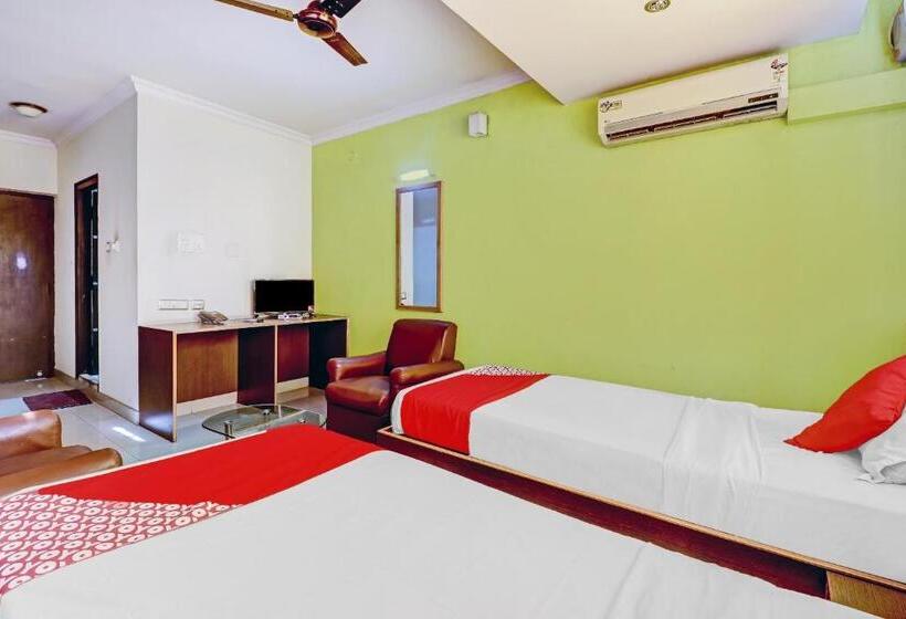 בית מלון כפרי Oyo 79381 Dm Residency