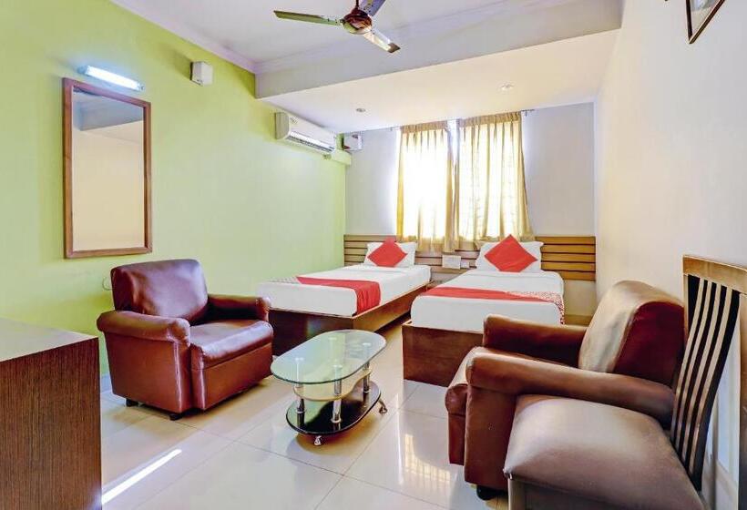 בית מלון כפרי Oyo 79381 Dm Residency