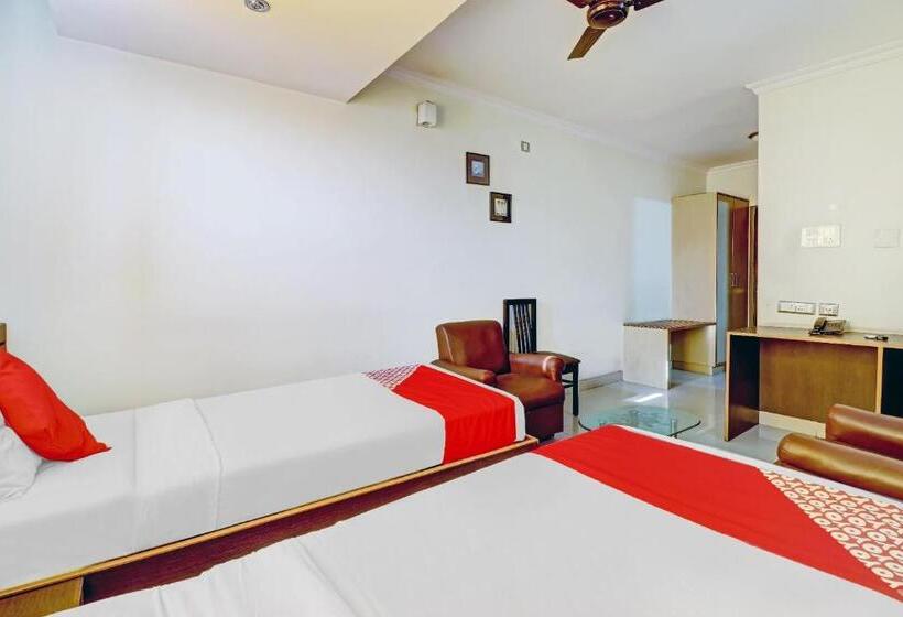 בית מלון כפרי Oyo 79381 Dm Residency