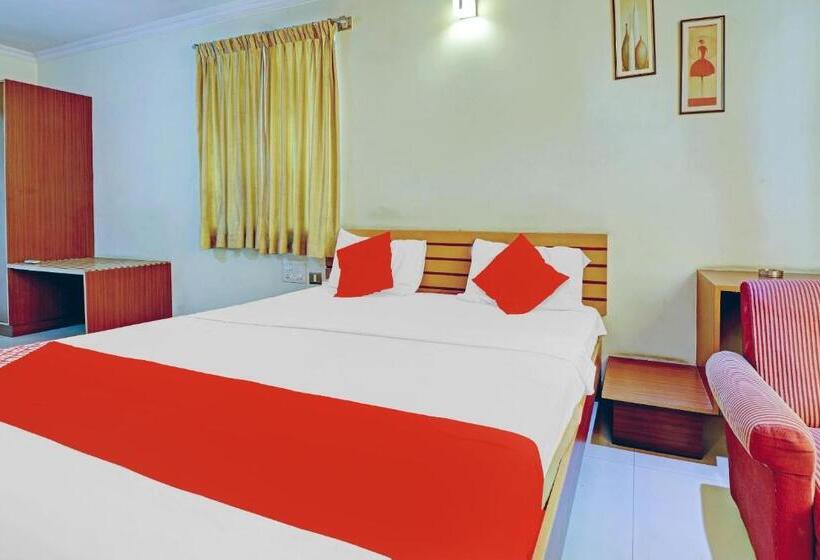 בית מלון כפרי Oyo 79381 Dm Residency