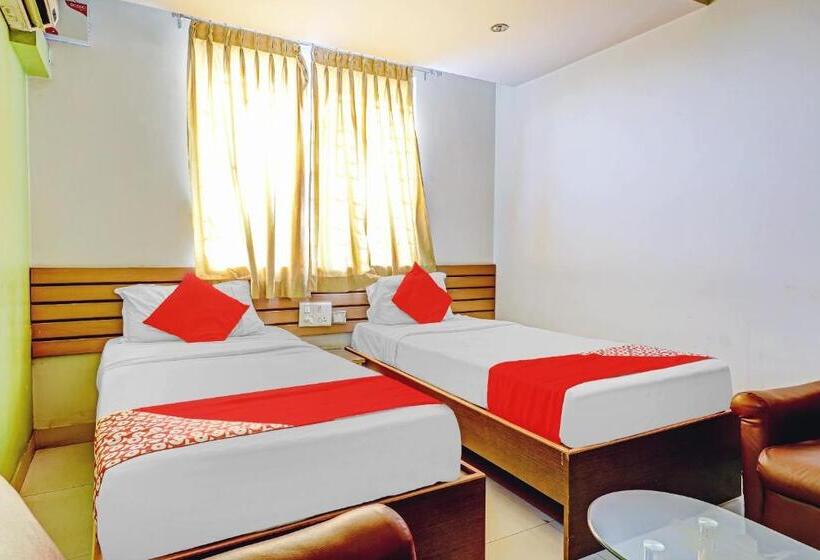 בית מלון כפרי Oyo 79381 Dm Residency