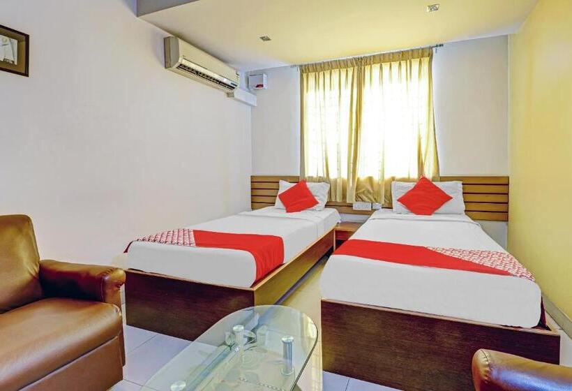 בית מלון כפרי Oyo 79381 Dm Residency