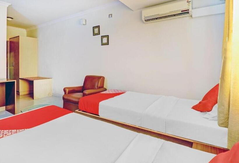 בית מלון כפרי Oyo 79381 Dm Residency