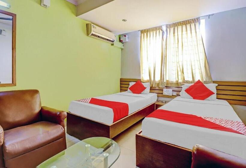 בית מלון כפרי Oyo 79381 Dm Residency