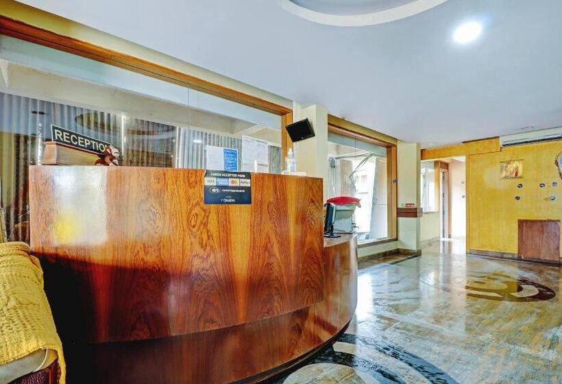 בית מלון כפרי Oyo 79381 Dm Residency