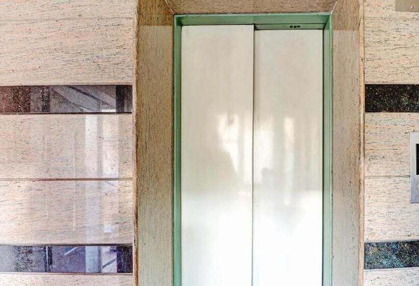 בית מלון כפרי Oyo 79381 Dm Residency