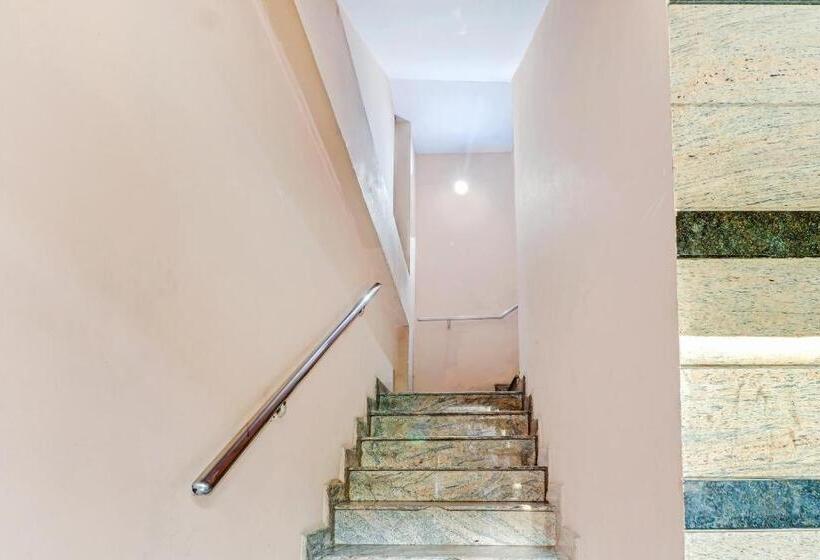 בית מלון כפרי Oyo 79381 Dm Residency