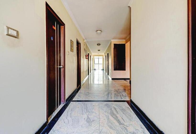 בית מלון כפרי Oyo 79381 Dm Residency