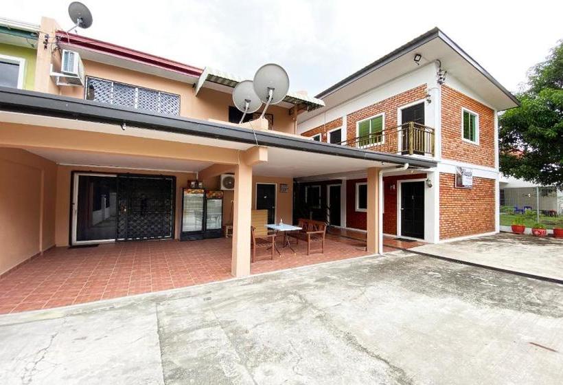 Hotelli Oyo 90217 Classic Homestay Keningau