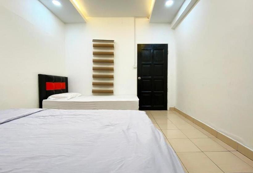 Hotelli Oyo 90217 Classic Homestay Keningau