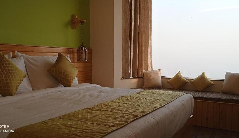 ホテル Tarangi Mussoorie