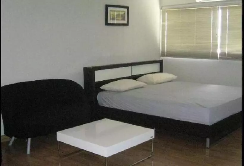 Majatalo Room In Apartment  Poppular Palace Don Mueang Bangkok, 5minute Drive From Impact Arena
