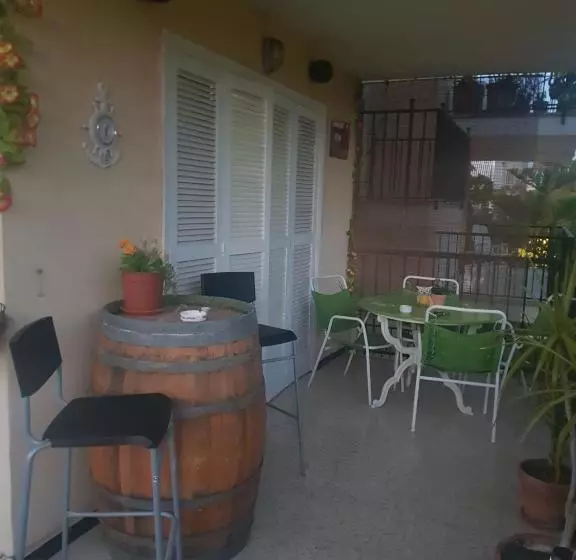 پانسیون Room In Guest Room  Private Individual Room With Exit Terrace And Shared Bathroom