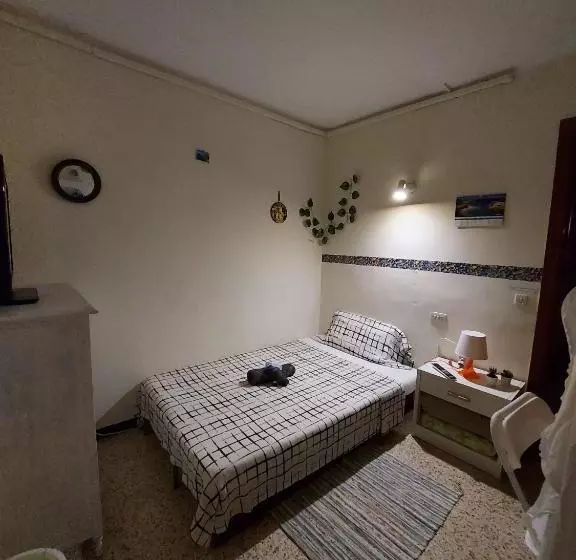 پانسیون Room In Guest Room  Private Individual Room With Exit Terrace And Shared Bathroom