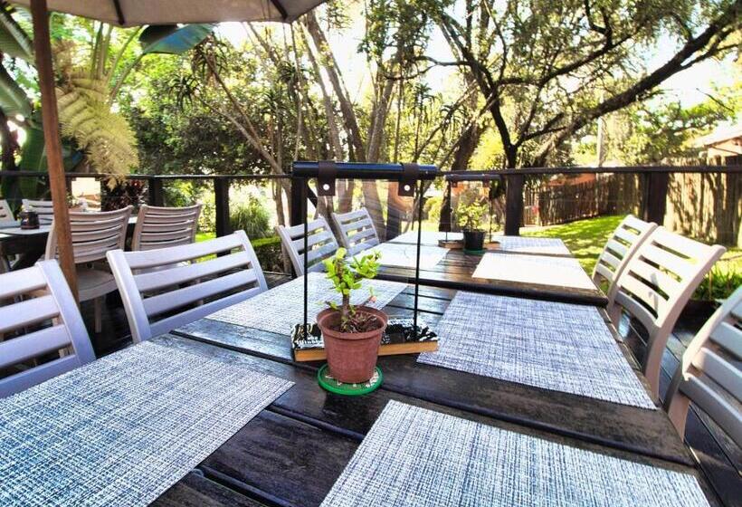 호텔 247 @ White River