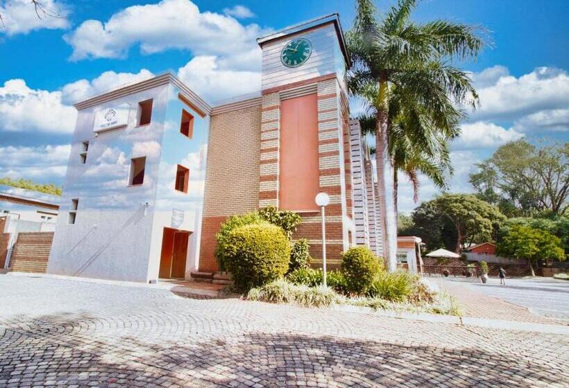 호텔 247 @ White River