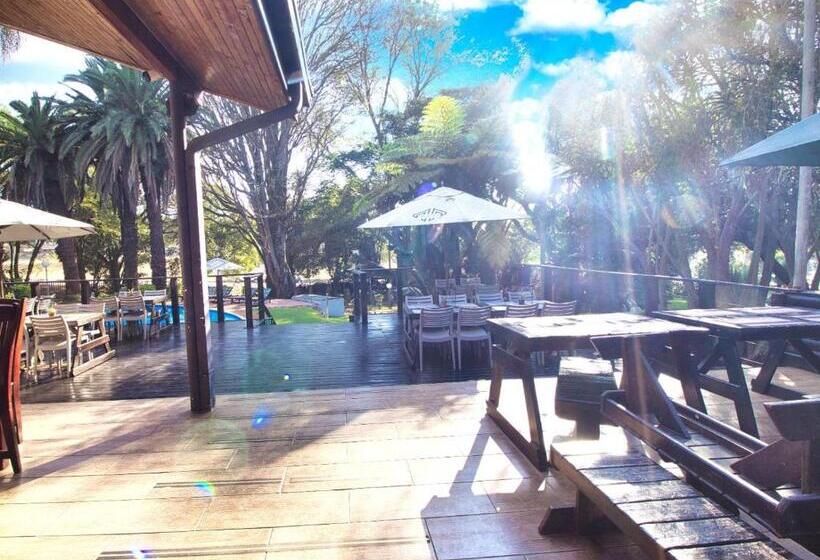 호텔 247 @ White River