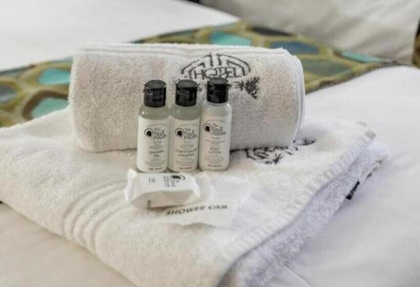 호텔 247 @ White River