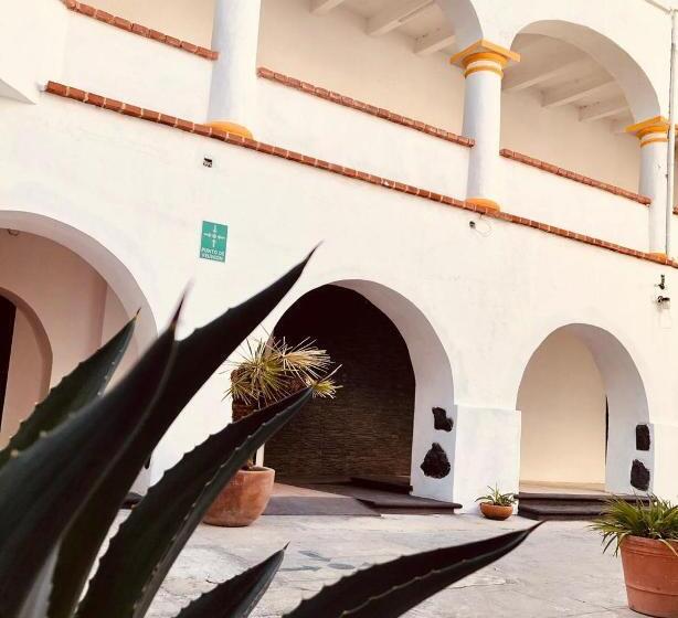 فندق Pósada Maria Isabel