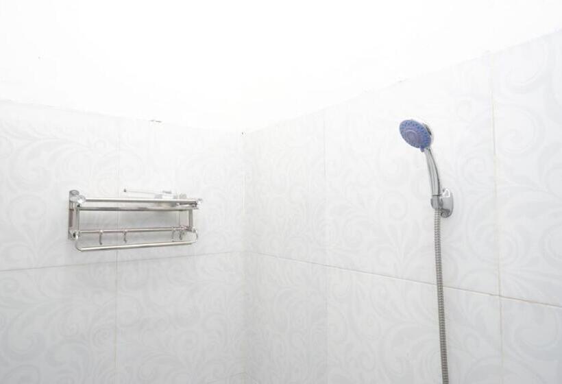 فندق Reddoorz Syariah Near Alun Alun Kajen