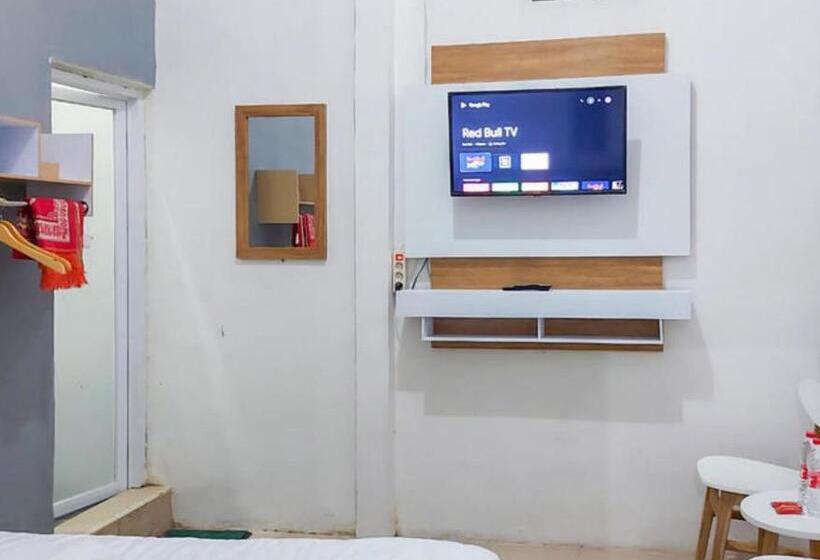 בית מלון כפרי Reddoorz Syariah Near Alun Alun Kajen