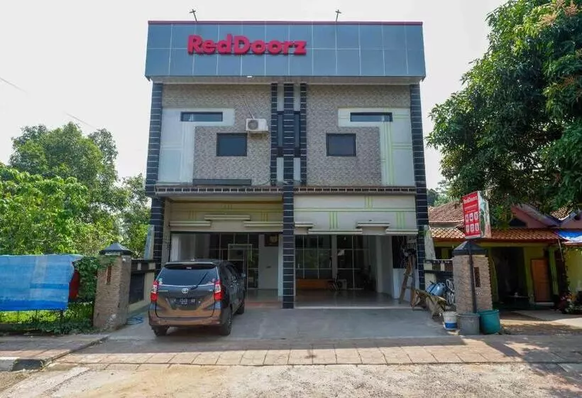 ホテル Reddoorz Syariah Near Alun Alun Kajen