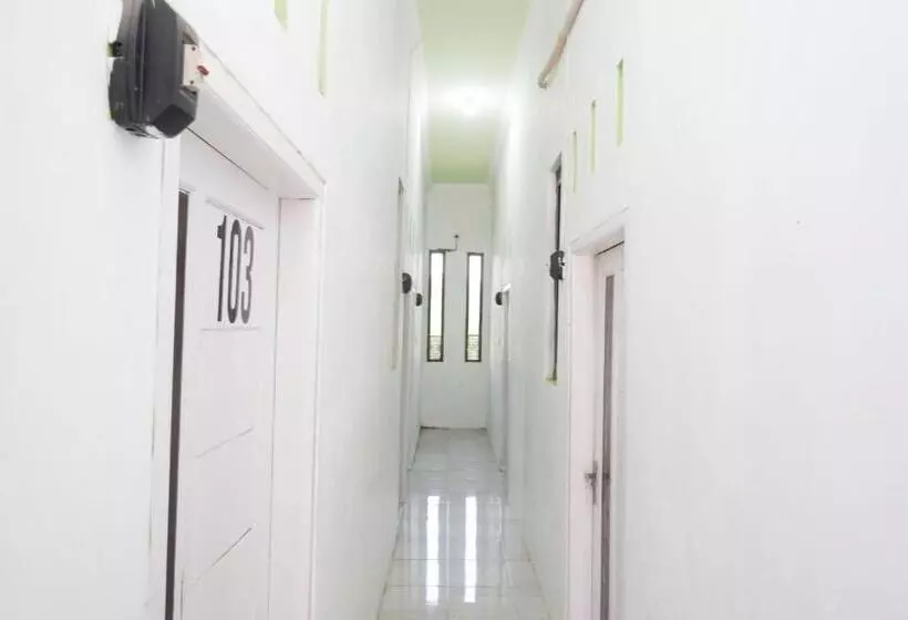 ホテル Reddoorz Syariah Near Alun Alun Kajen