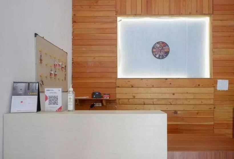 ホテル Reddoorz Syariah Near Alun Alun Kajen