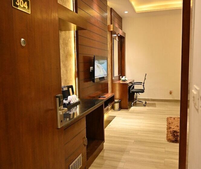 בית מלון כפרי Aakriti Clarks Inn Express