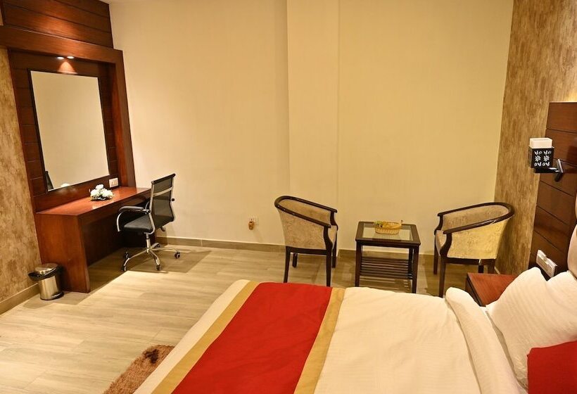 בית מלון כפרי Aakriti Clarks Inn Express