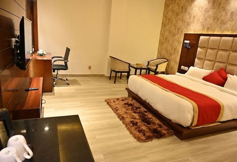 בית מלון כפרי Aakriti Clarks Inn Express