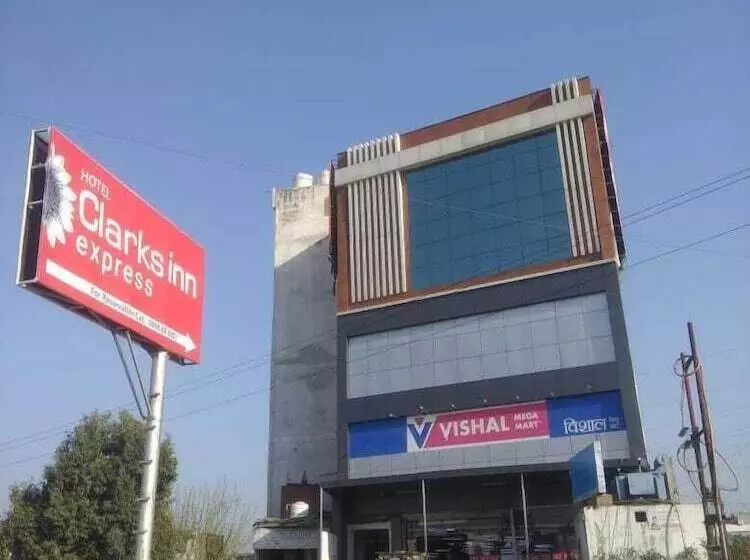 Hotelli Aakriti Clarks Inn Express