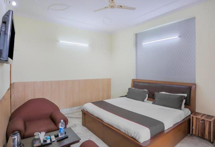 בית מלון כפרי Oyo 79157 Collection O Royal Grand Inn