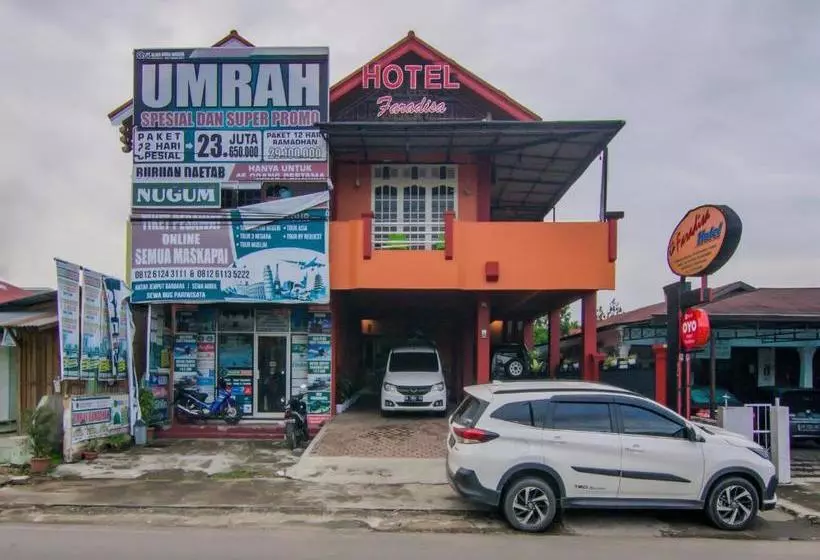 ホテル Oyo 90327  Faradisa Syariah