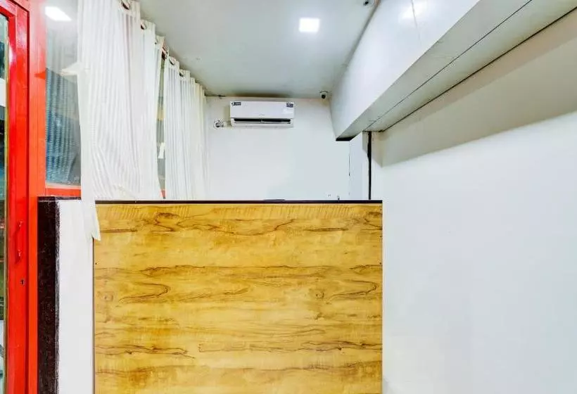 ホテル Oyo Flagship 79145  Amroli