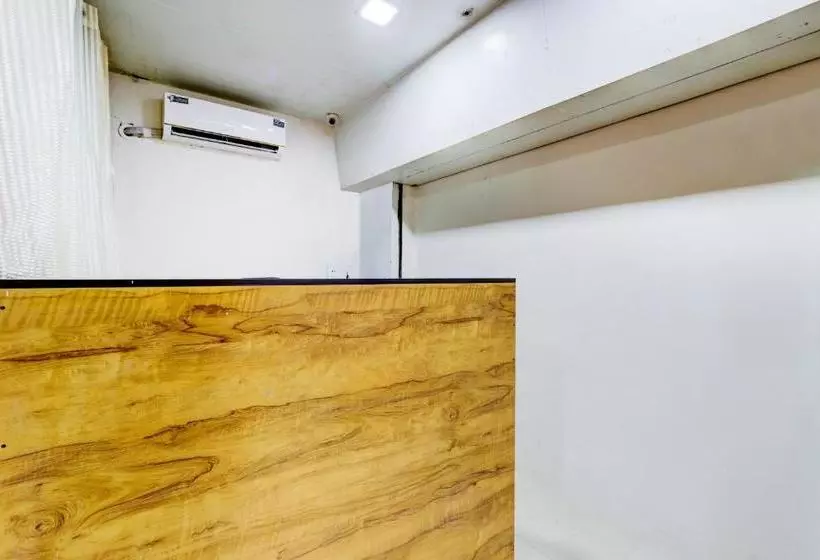 ホテル Oyo Flagship 79145  Amroli