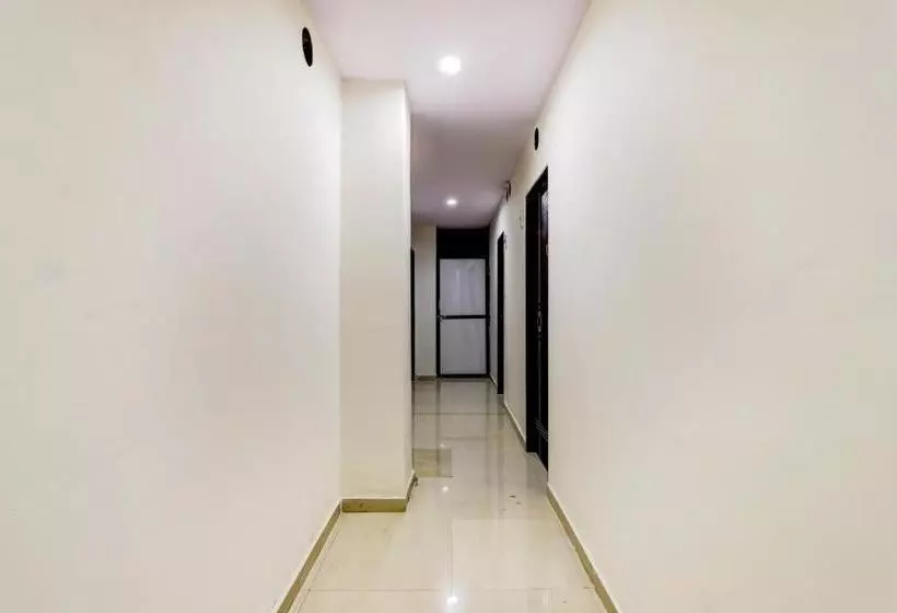 ホテル Oyo Flagship 79145  Amroli