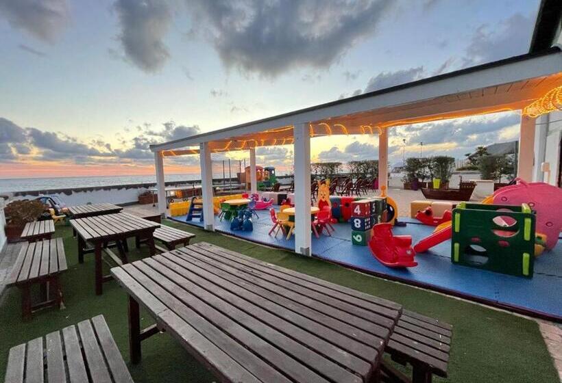 Le Mandrelle Beach Resort