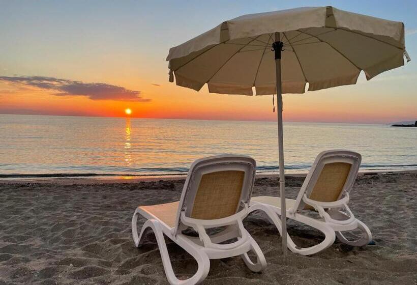 Le Mandrelle Beach Resort