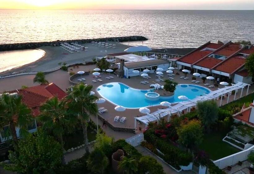 Le Mandrelle Beach Resort