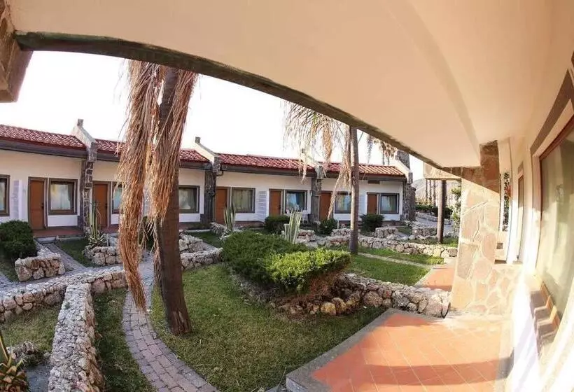 Le Mandrelle Beach Resort