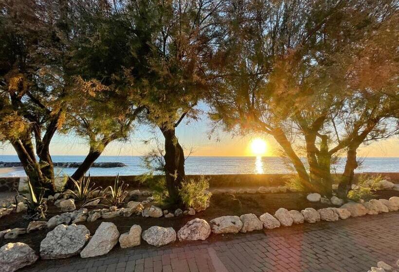 Le Mandrelle Beach Resort